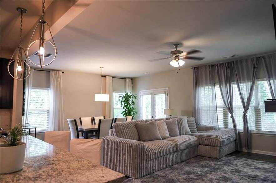 Building Photo - 402 Mulberry Row