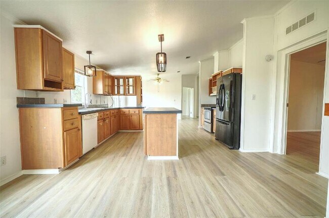 Building Photo - 132 Co Rd 247