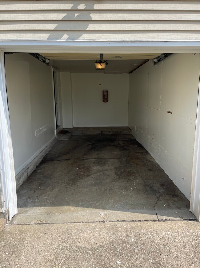 Building Photo - 4475 W Milham Ave