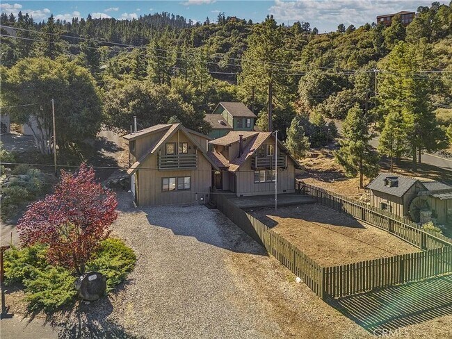 Building Photo - Charming 4BR Home with Mountain Views