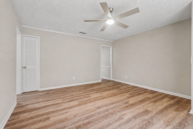 Building Photo - 2BR/1BA Duplex Conveniently Located Off Pleasant Hill & Cruse Rd!