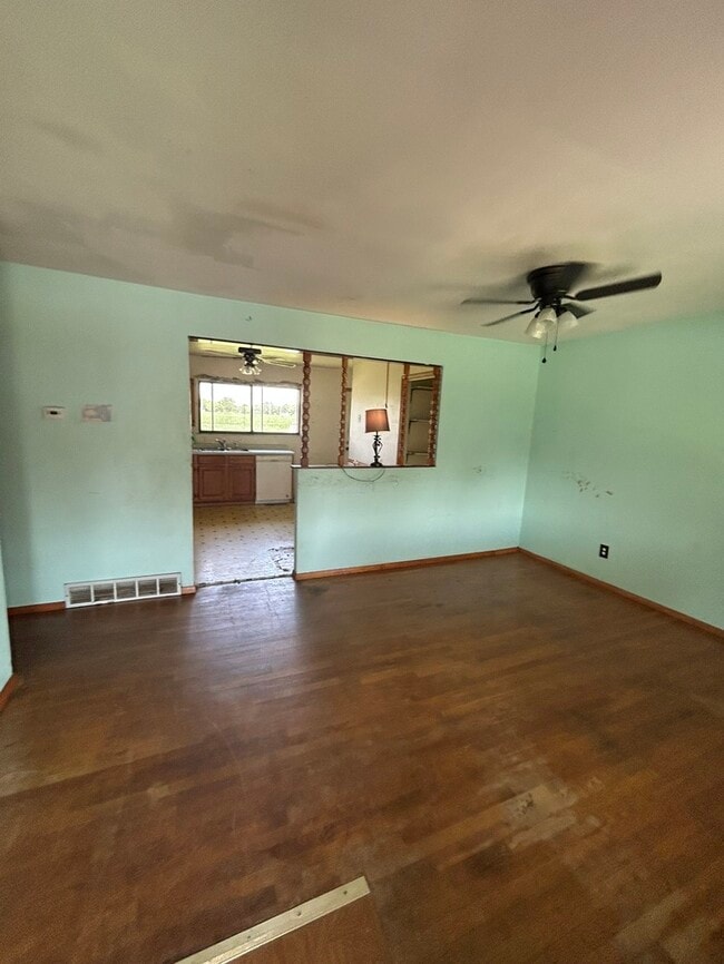 Building Photo - 2611 Meadowlane Dr