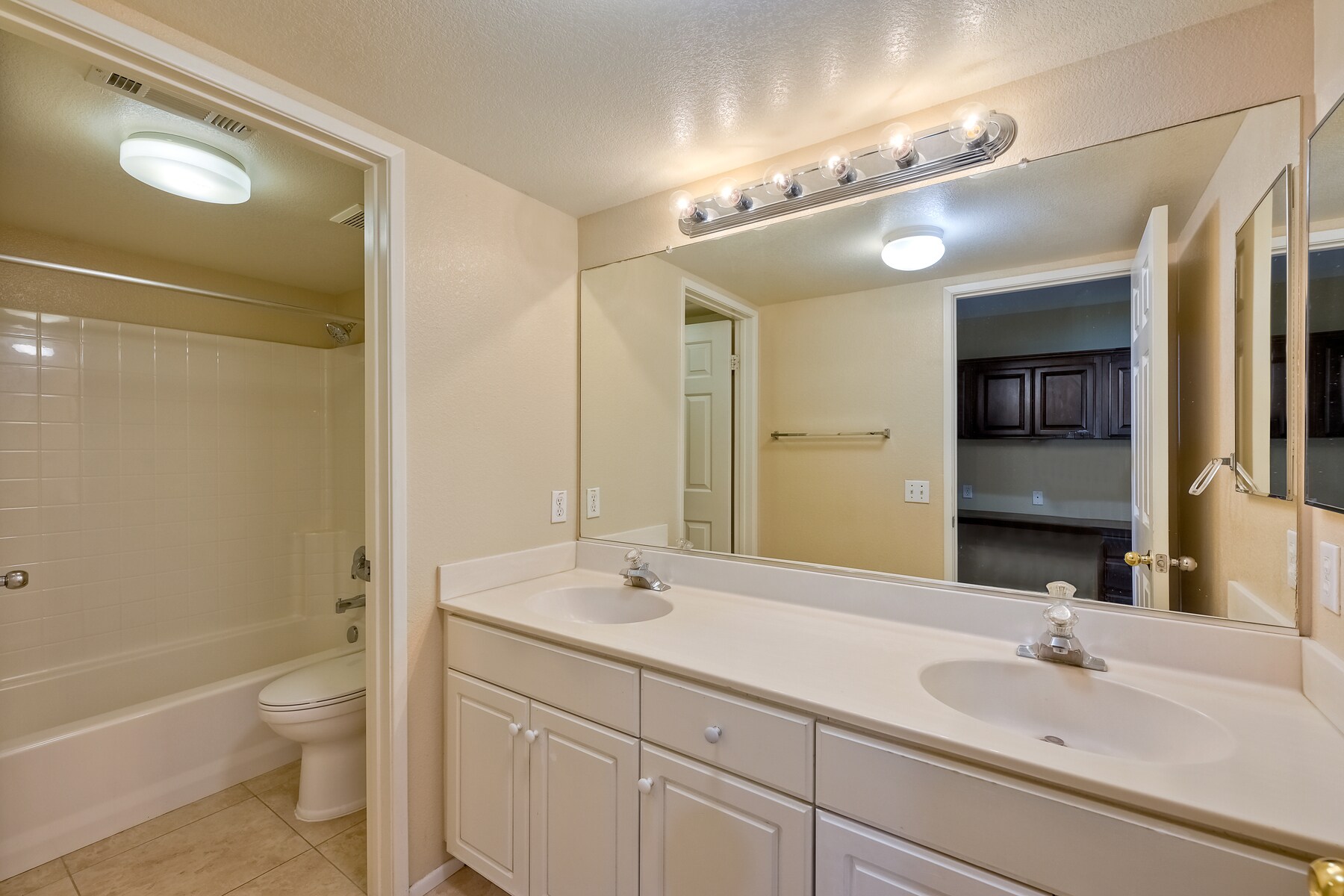 Building Photo - 44401 Penbrook Ln