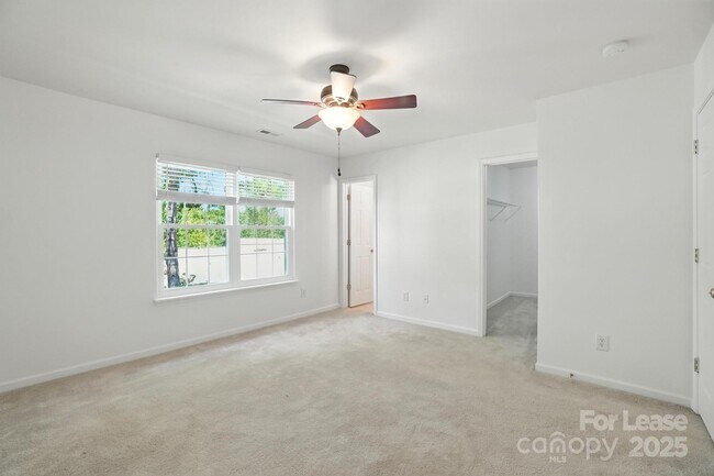 Building Photo - 15554 Stronvar House Ln