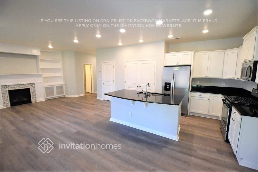 Building Photo - 511 Rosewood Dr SW