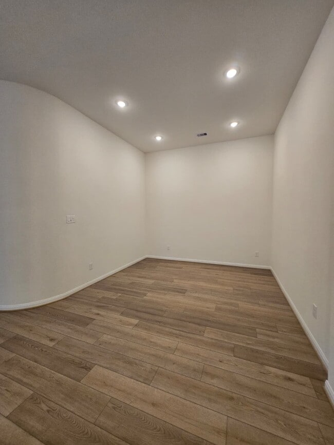 Building Photo - 1420 Florecer Ln