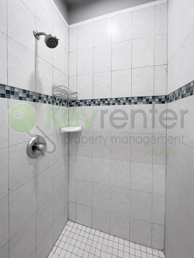 Building Photo - Beautiful 4B/2.5B Home in Mcallen