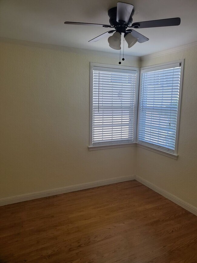 Building Photo - Three Bedroom House in San Pedro with Larg...