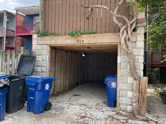 Building Photo - 3-Bedroom, 1.5 Bathroom Charles Village Townhouse