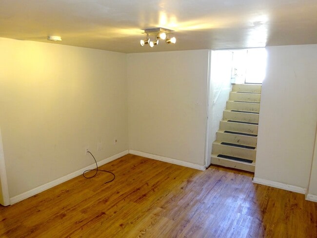 Building Photo - Bright and Charming Sunnyside Bungalow