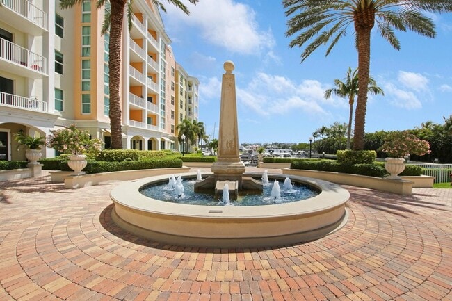 Building Photo - 806 E Windward Way