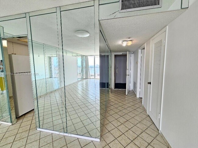 Building Photo - 18031 Biscayne Blvd