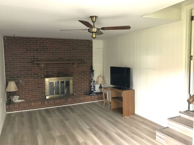 Building Photo - Excellent 2/1 in Desirable West Nashville!