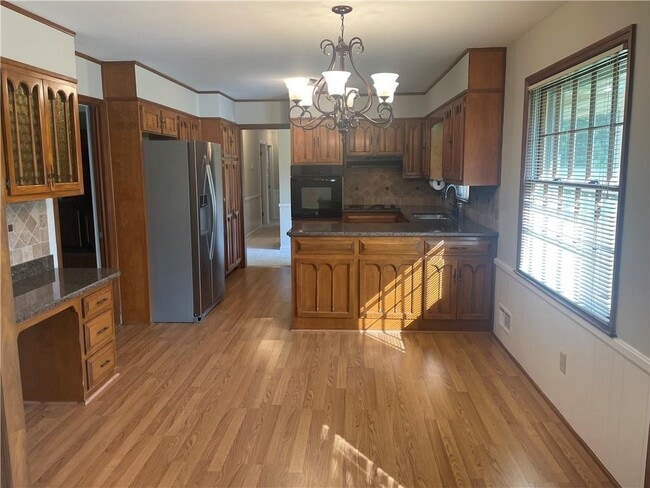 Building Photo - 5416 N Richland Creek Rd