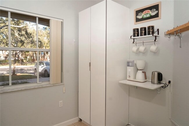 Building Photo - 8360 SW 27th St