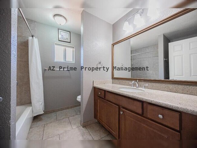 Building Photo - 3434 W Kings Ave