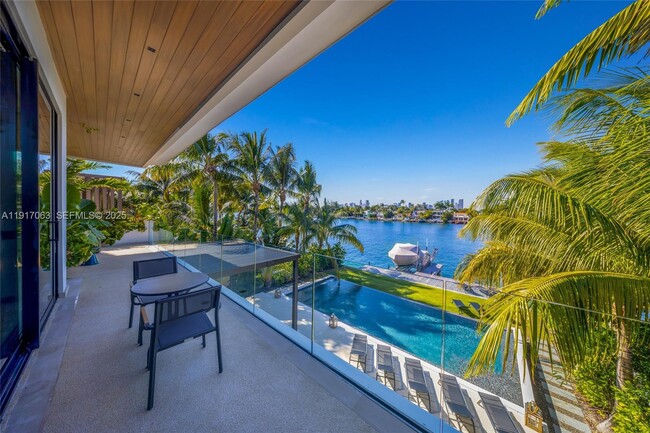 Building Photo - 200 W Rivo Alto Dr