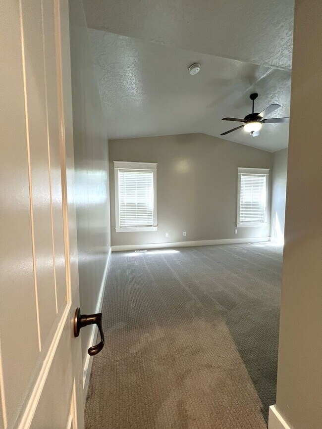 Building Photo - Gorgeous 4 bed 3 bath home in Meridian, ju...