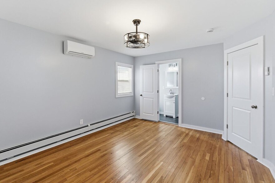 Building Photo - 19 Evelyn Ct