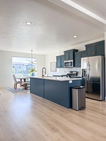 Building Photo - 457 S Wood Stream Rd