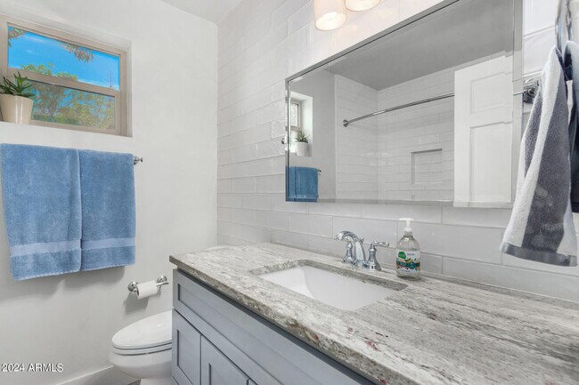 Building Photo - 321 E Aspen Way