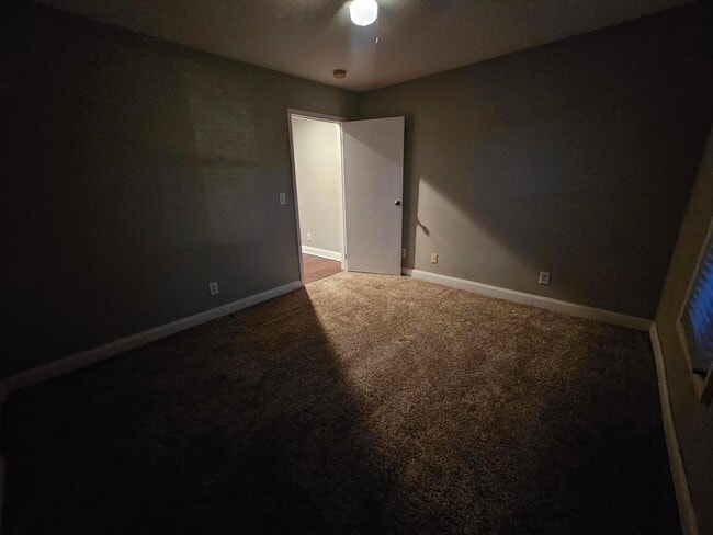 Building Photo - 402 W 3rd Ave