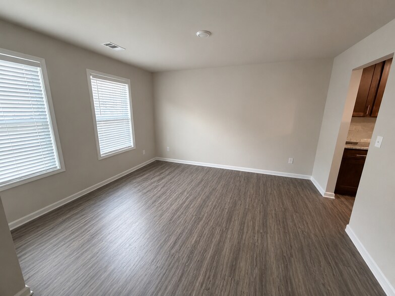 Building Photo - 2769 Valley Green Dr
