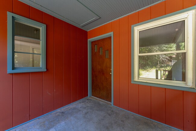 Building Photo - 503 Clement Rd