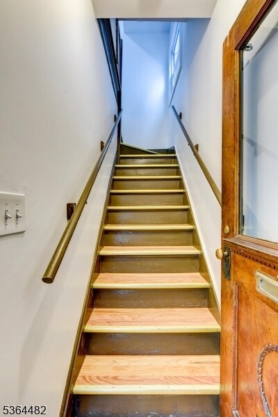 Building Photo - 24 Eckert Ave