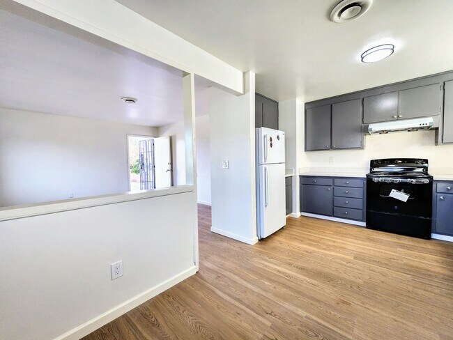 Building Photo - 4442 Yukon Dr