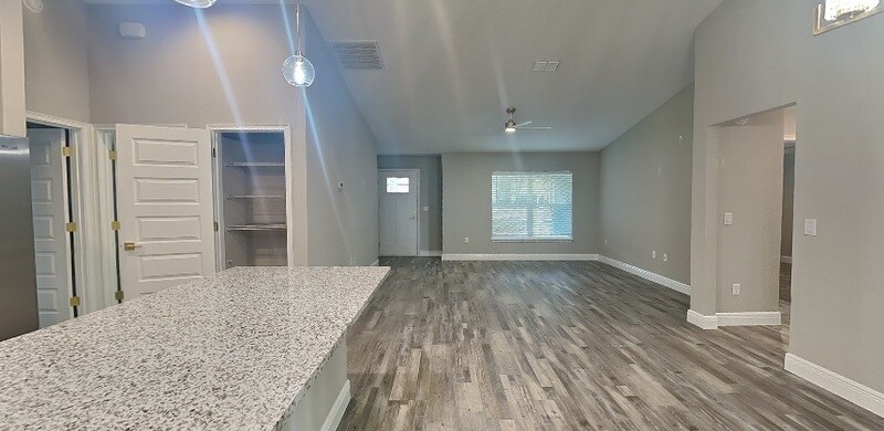 Building Photo - 13 Locust Loop