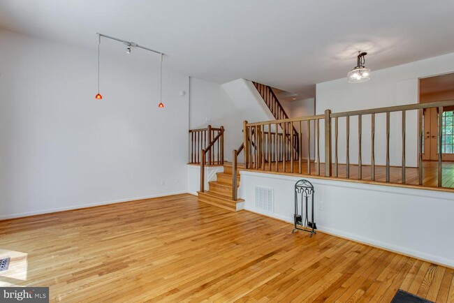 Building Photo - 11121 Watermans Dr