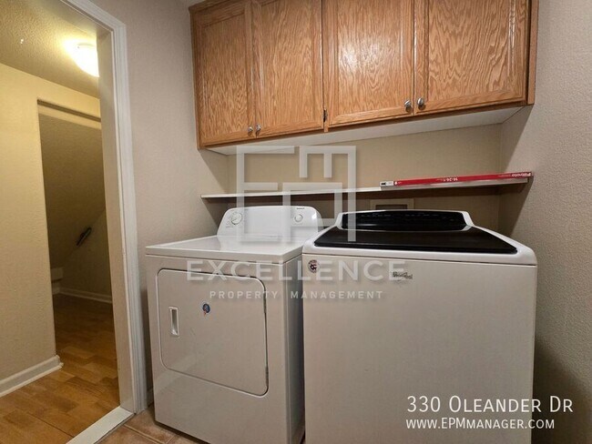 Building Photo - 330 Oleander Dr