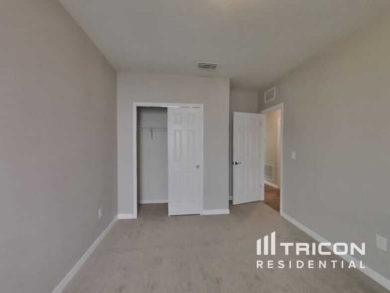 Building Photo - 13439 Palmera Vista Dr