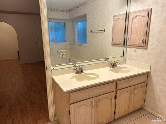 Building Photo - 19 Hidden Forest Dr