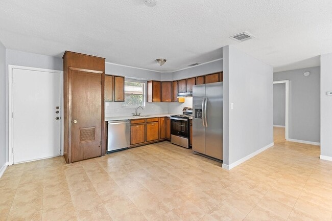Building Photo - 2712 St Edwards Cir