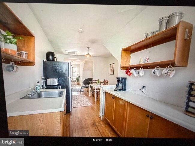 Building Photo - 2310 Sulgrave Ave