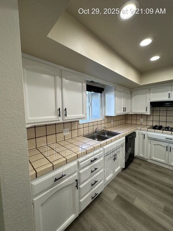 Building Photo - 951 Orangewood Ct