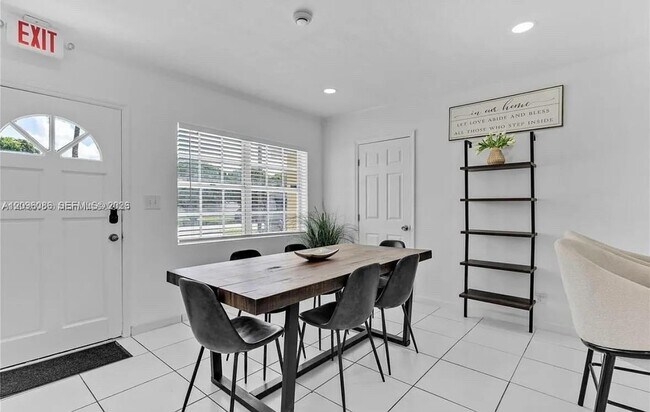 Building Photo - 6445 SW 22nd Ct