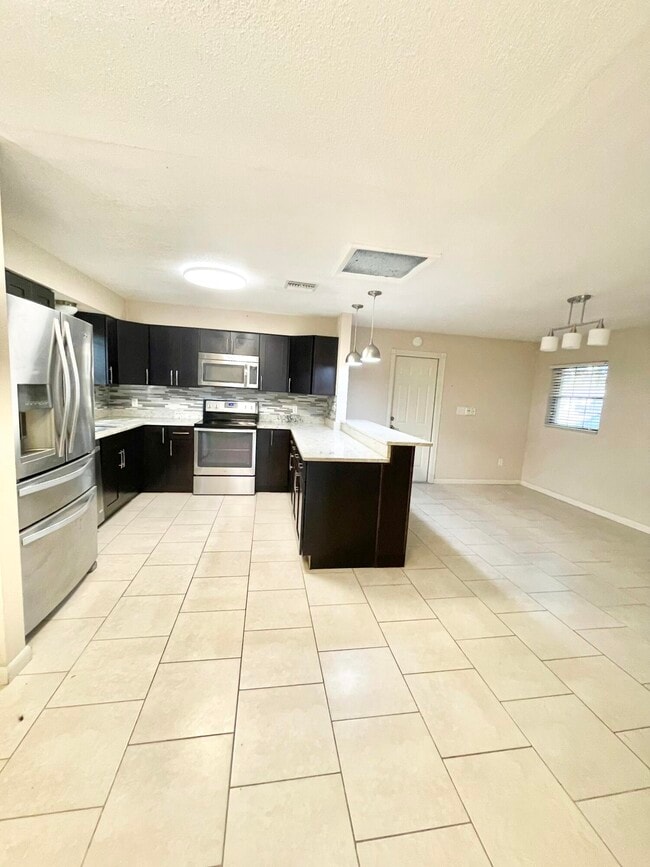 Building Photo - 3025 Briarwood Ln