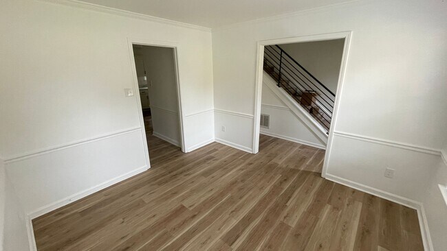 Building Photo - Beautiful 3 Bed / 2.5 Bath home in WLR!