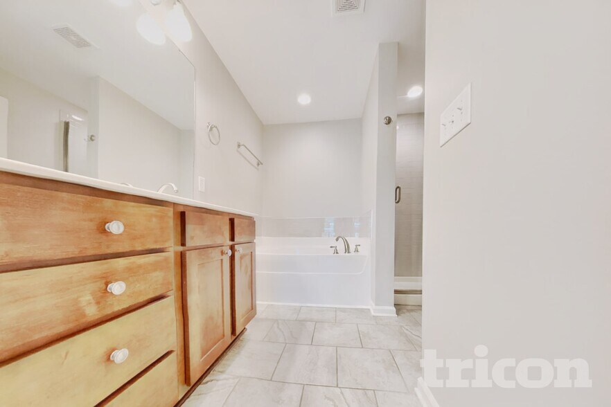 Building Photo - 512 Hickory Leaf Ct