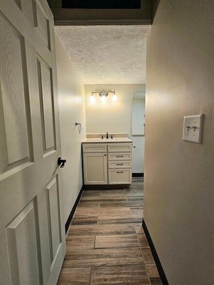 Building Photo - 4 N Park Pl