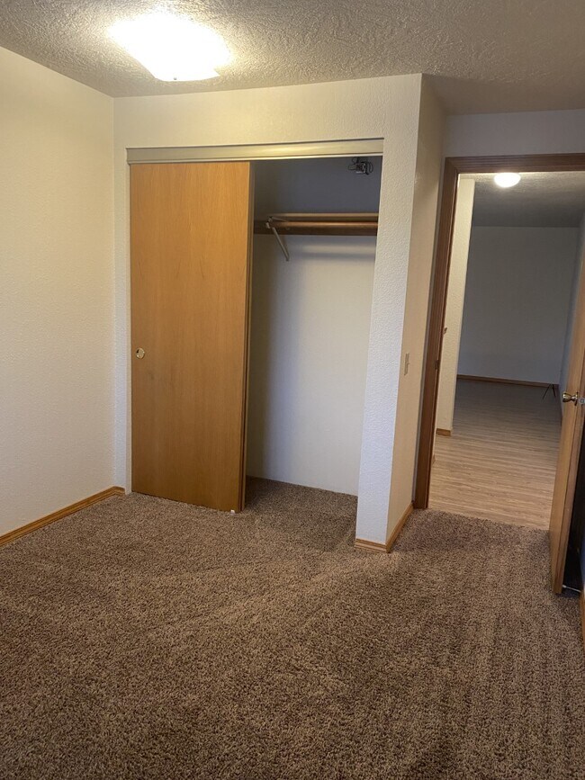 Building Photo - 1465 Woodside Ct SE