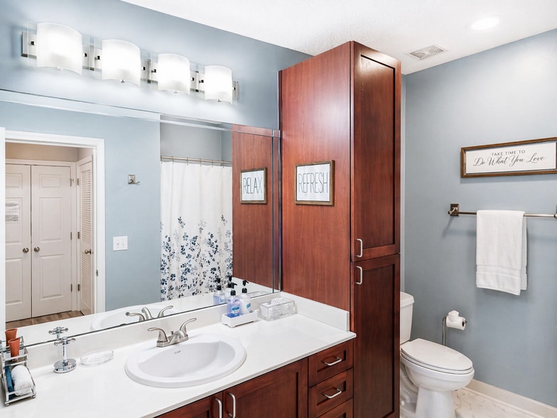 Bathroom with Garden Tub - 401 16th St NW