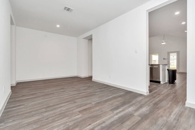 Building Photo - 1111 Pk Crst Dr