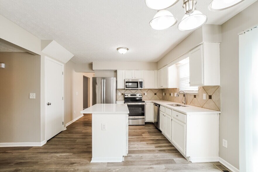 Building Photo - 5601 High Arbor Dr