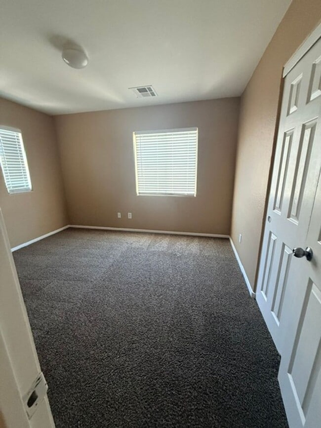 Building Photo - 5172 Dillingham Dr