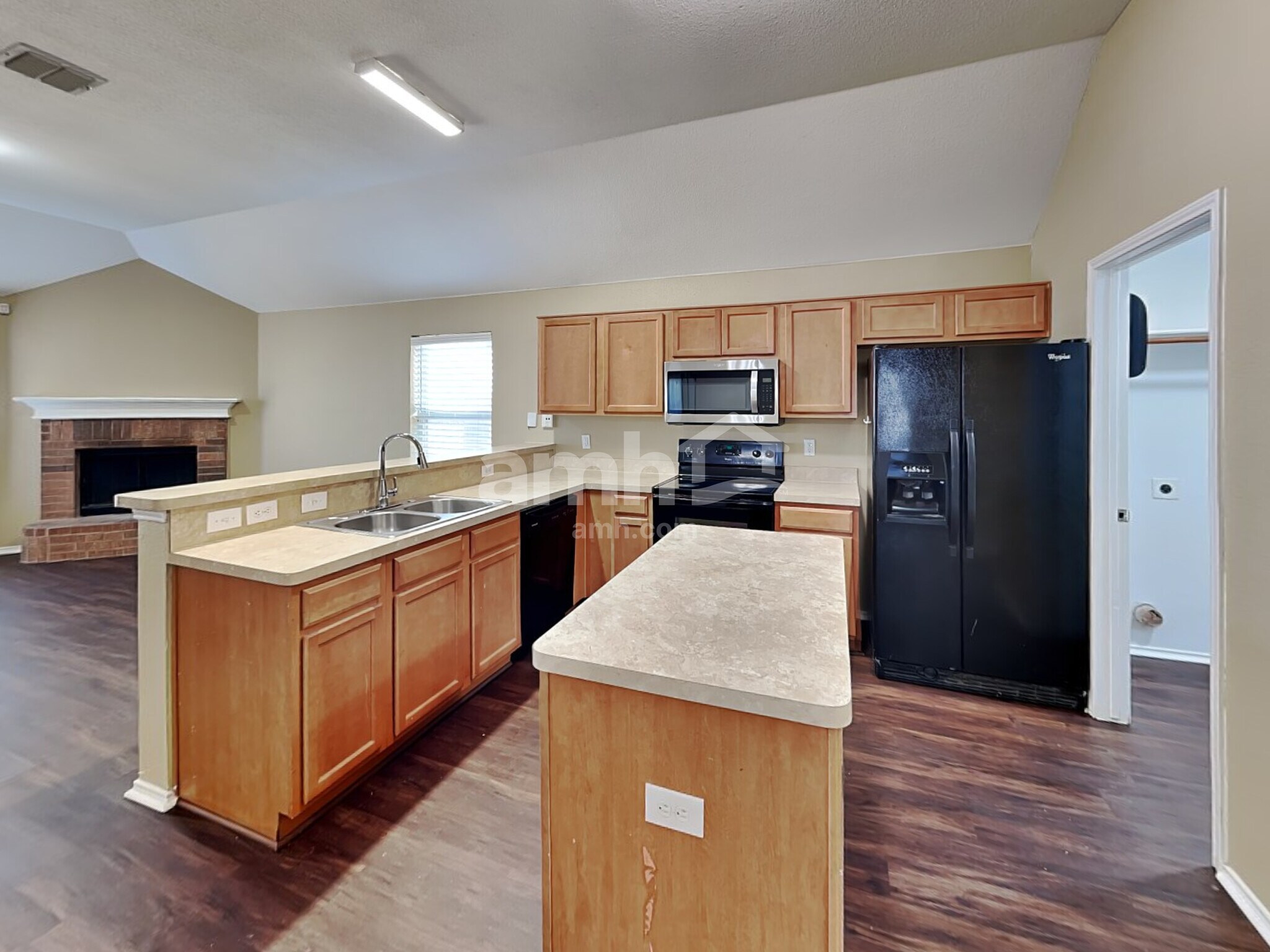 Building Photo - 10437 Manhassett Dr