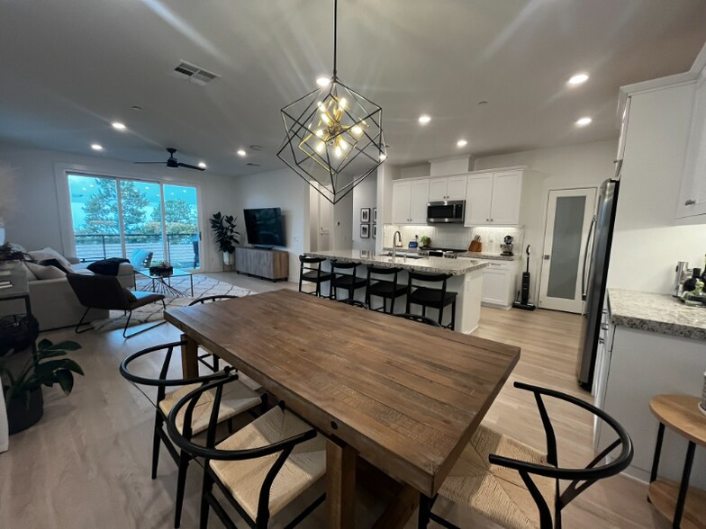 Building Photo - 279 Carmona